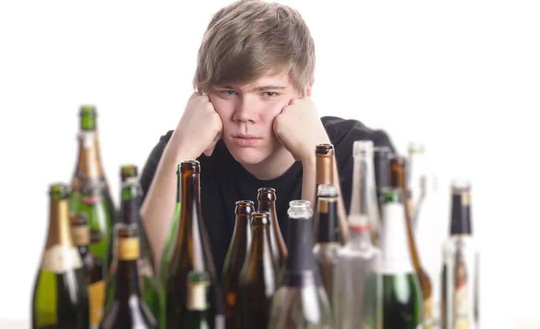 Почему возникает алкоголизм в раннем возрасте