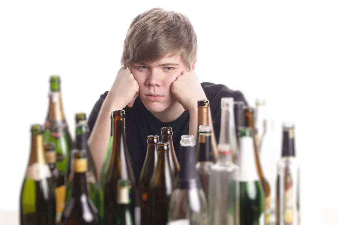 Почему возникает алкоголизм в раннем возрасте